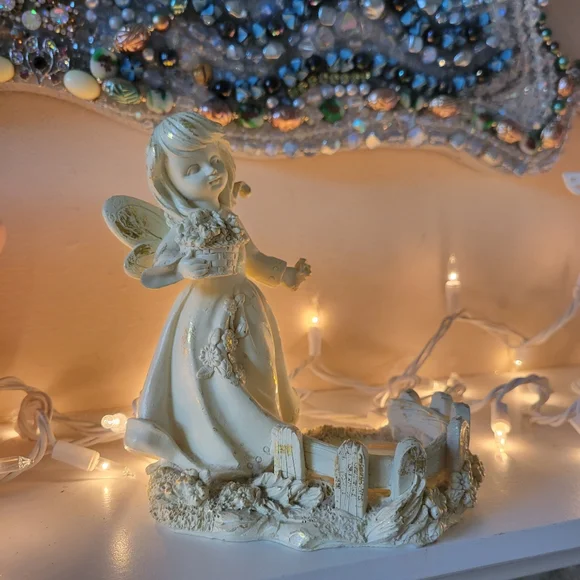 Fairy ~ Angel Girl Figurine ~ Display Space for Votive, etc.~ Vintage? ~ Pretty! - Picture 12 of 16